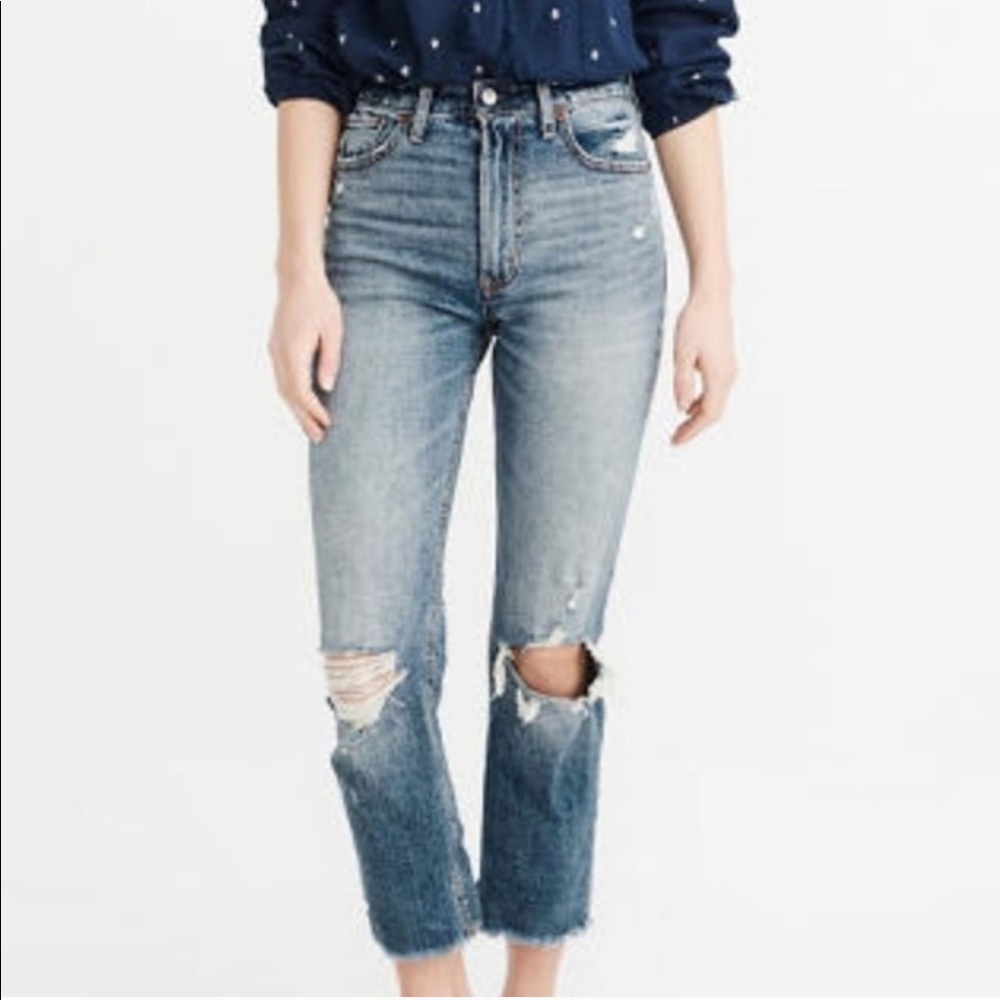 A&F Zoe Natural Rise Ankle Straight Jean